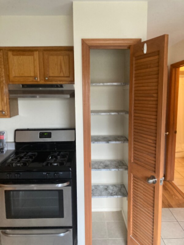 634 Carroll Square Unit 1 west, Elk Grove Village, IL 60007 Room for