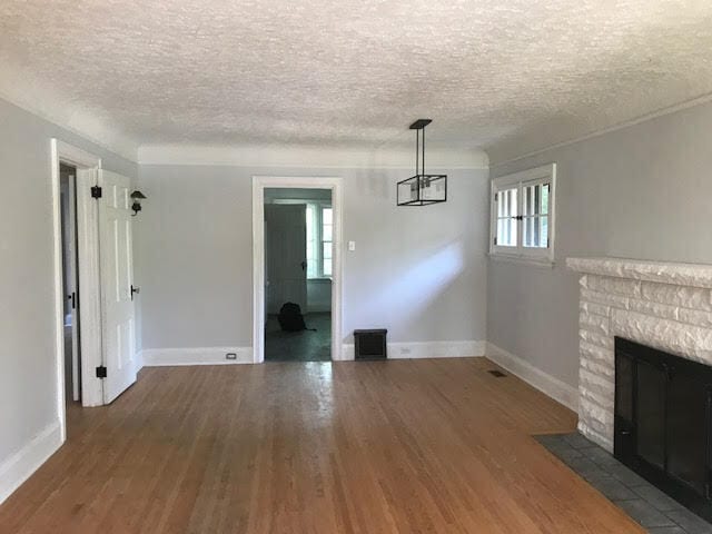 Building Photo - OLD NORTH * Walk to St Joes / UH / UWO * 3 Bdrm * WHOLE House * JUNE 1st