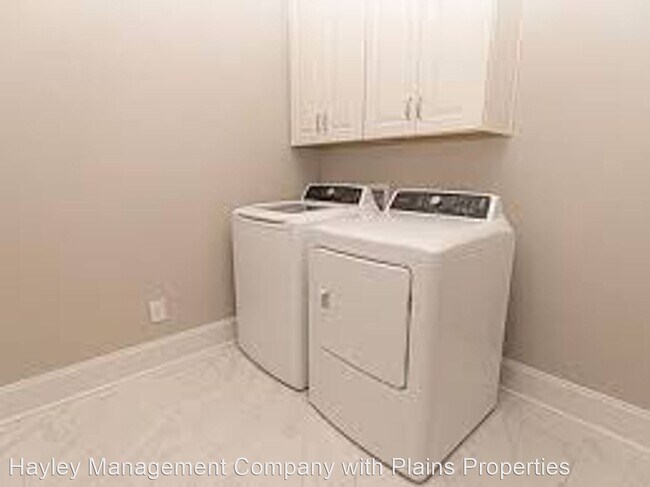 Building Photo - 4 br, 3.5 bath House - 439 Sanders St Unit 2