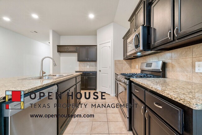 Building Photo - 8408 Muddy Creek Dr, Fort Worth