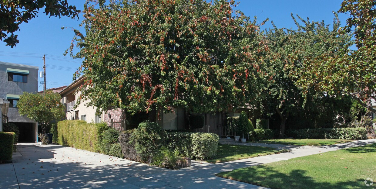 Foto del edificio - 721 E Magnolia Blvd