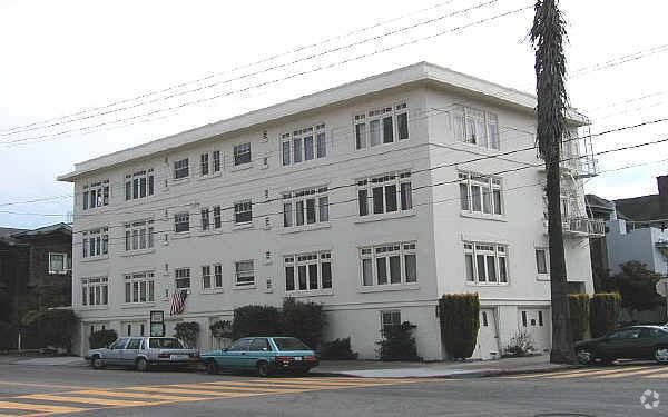 Building Photo - 100 Palm Ave