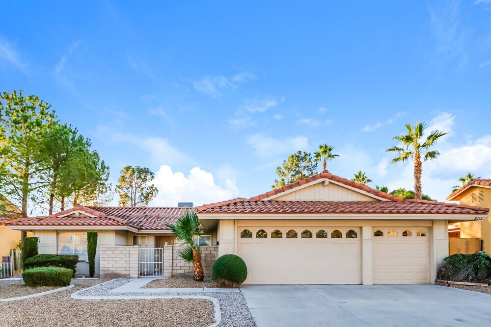 Primary Photo - 8313 Del Rey Ave