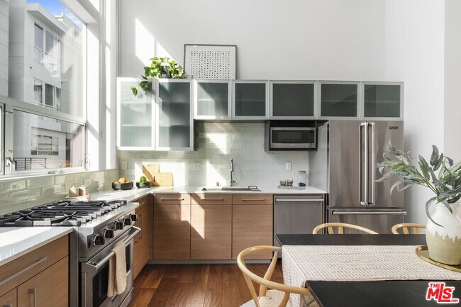 Foto del edificio - 4151 Redwood Ave