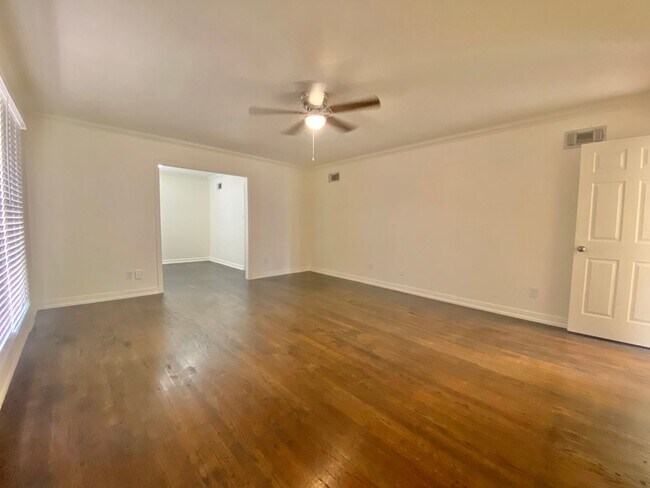 Foto del edificio - NOW PRE-LEASING FOR JULY: 4 bed 2 bath 2car garage in Tech Terrace