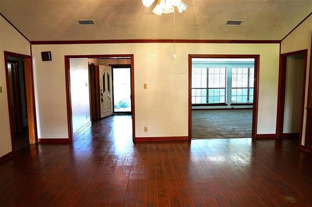 Building Photo - 405 S Denton Ave