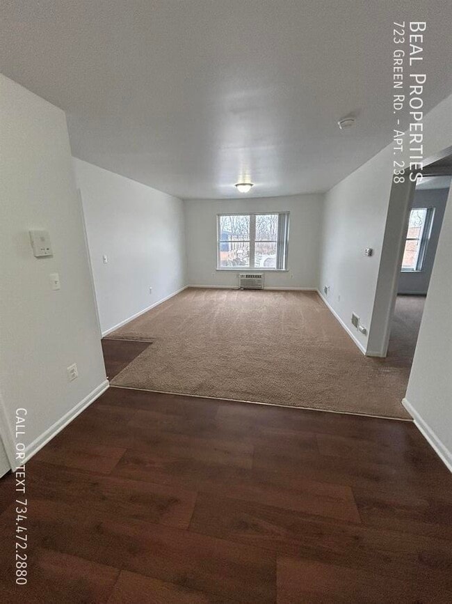 Foto del edificio - 723 Green Rd