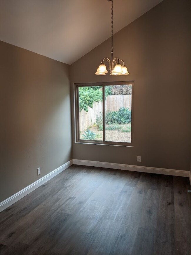 Building Photo - 4 Bed-2.5 Bath Two Story Home in San Diego