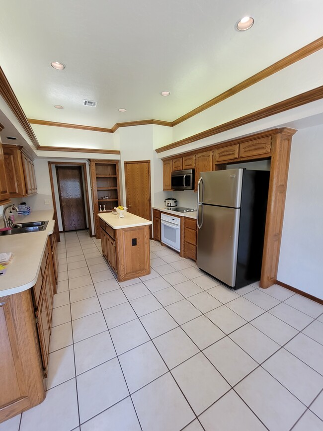 Foto del edificio - 8415 Valley Creek Dr