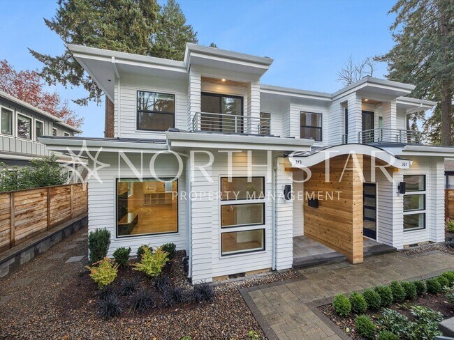 Foto del edificio - Lake Oswego Modern Luxury Duplex