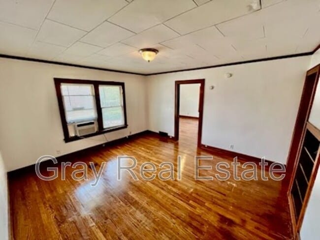 Foto del edificio - 1030 E 8th St