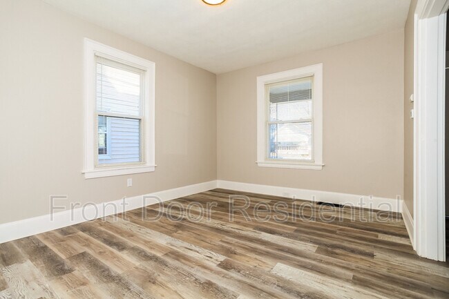 Building Photo - 5325 Rolston Ave