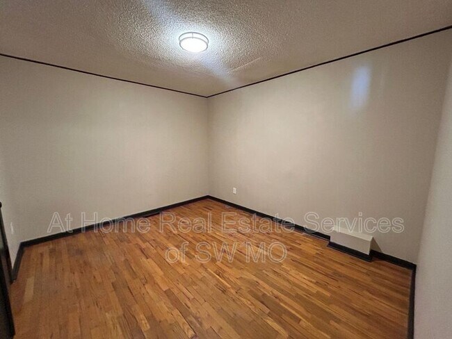 Foto del edificio - 2755 E Bennett St