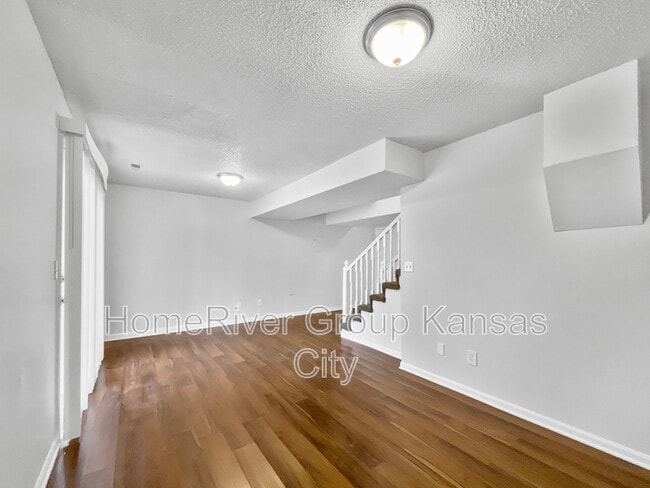 Building Photo - 5021 Pebble Ave