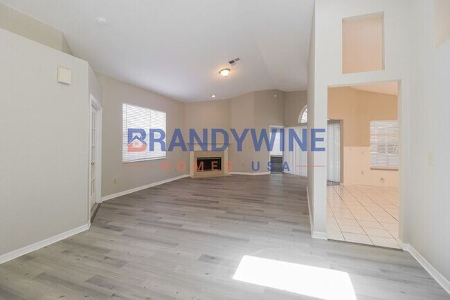 Building Photo - AVAILABLE NOW! NEWLY RENOVATED! Beautifiul...