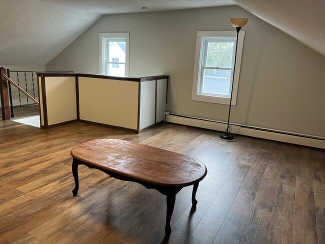 Building Photo - 420 William St