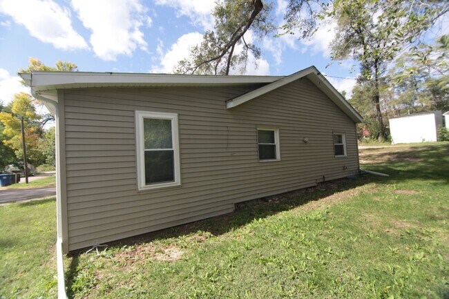 Foto del edificio - Charming 1-Bedroom and Pet-Friendly HOME w...