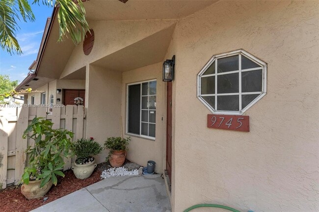 Foto del edificio - 9745 NW 37th St