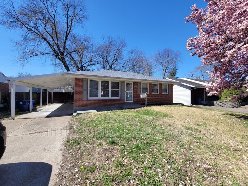 740 Crowder Dr, Florissant, MO 63031 House Rental in Florissant, MO
