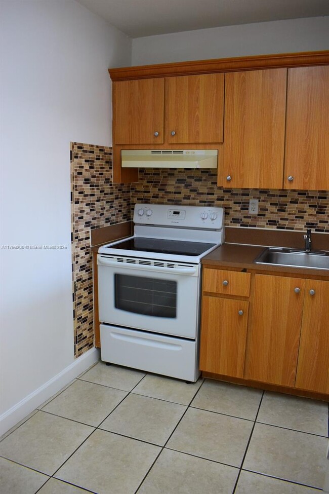 Foto del edificio - 10900 SW 104th St