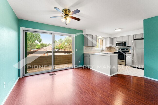 Building Photo - Spacious Home with Washer/Dryer and Centra...