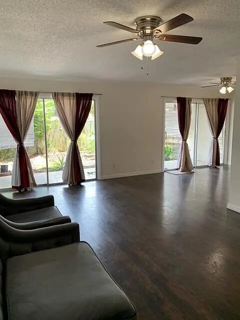 Building Photo - 1084 Longfellow Cir