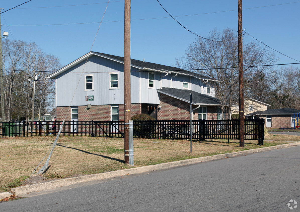 Building Photo - Vesta Village