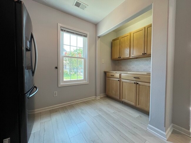 Foto del edificio - 4485 Easywater Ln