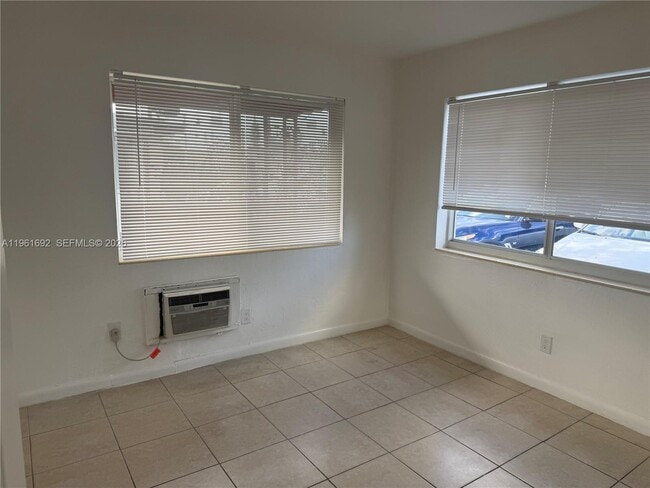 Foto del edificio - 14355 NE 6th Ave