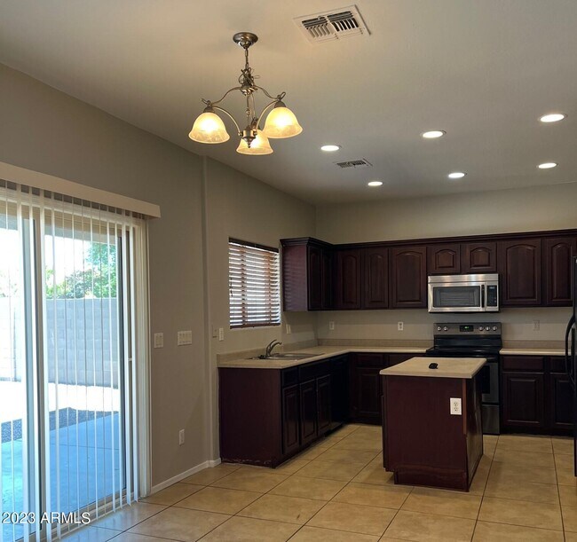 Foto del edificio - 3532 W Vineyard Rd
