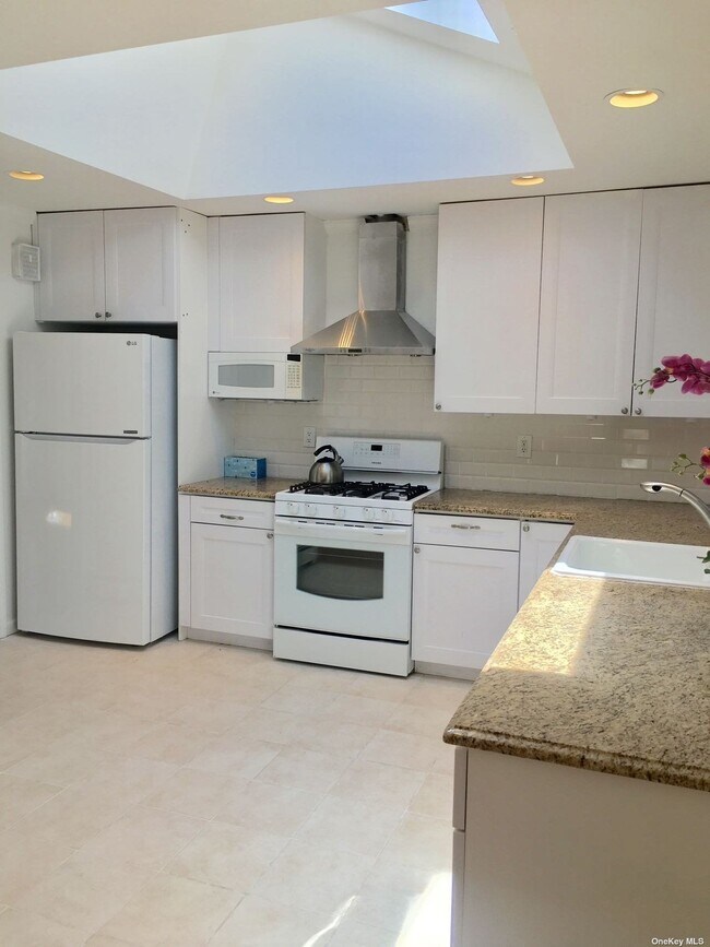 Foto del edificio - 393 White Birch Ln