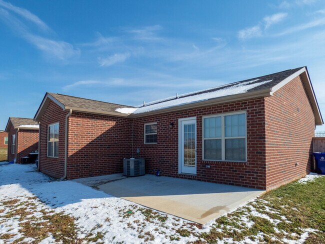 Building Photo - 816 S Old Sevierville Pike