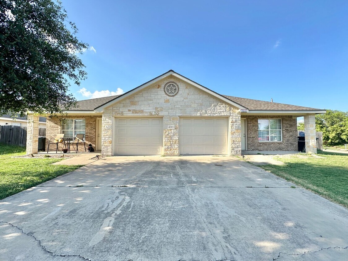 Primary Photo - 4001 Cambridge Dr