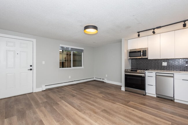 Interior Photo - 1341 Cook