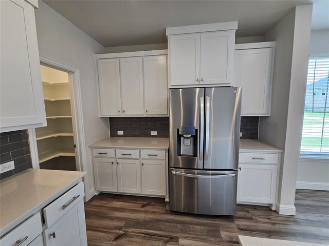 Building Photo - 2800 Jacaranda Dr