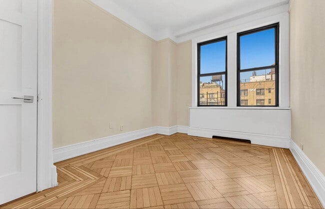 Building Photo - 220 W 98th St