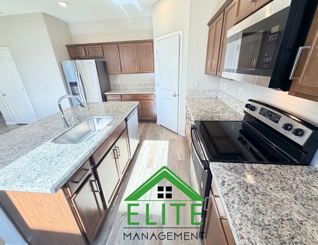 Building Photo - Located in the newly developed Park Place ...