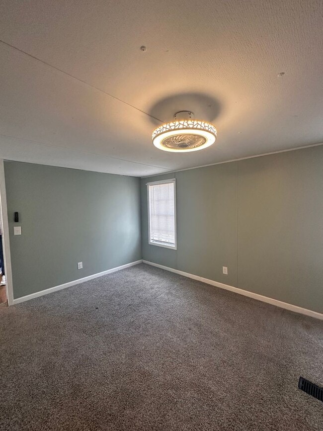 Building Photo - 3 Bed 2 Bath MH