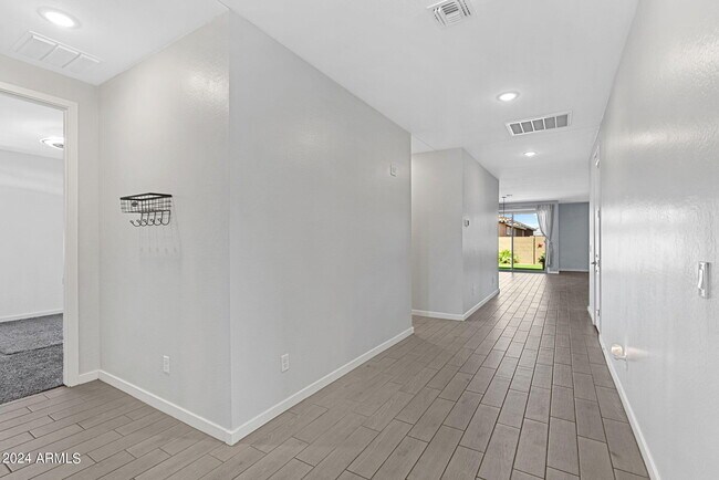 Building Photo - 22512 E Rosa Rd