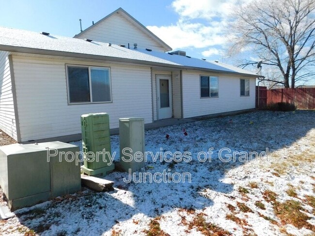 Foto del edificio - 393 Sunnyside Cir