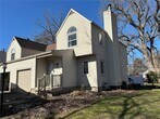 Foto principal - 2251 E Main St