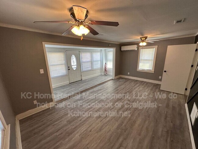 Foto del edificio - 2917 E 61st St