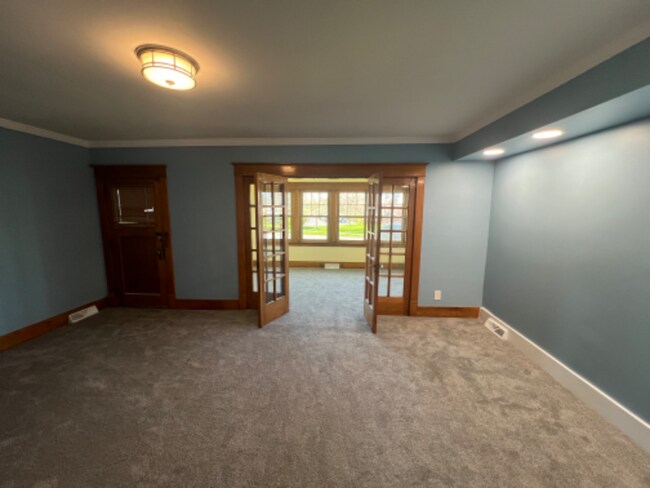 Building Photo - 245 North Dr