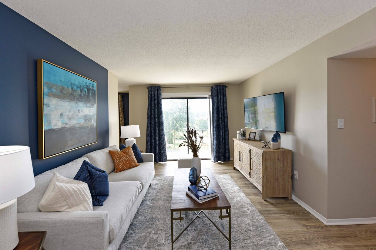 Spacious living room with hardwood-style flooring - Ivy at West Hills