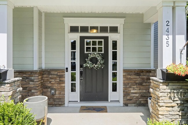 Building Photo - Room in House on Double Oaks Rd