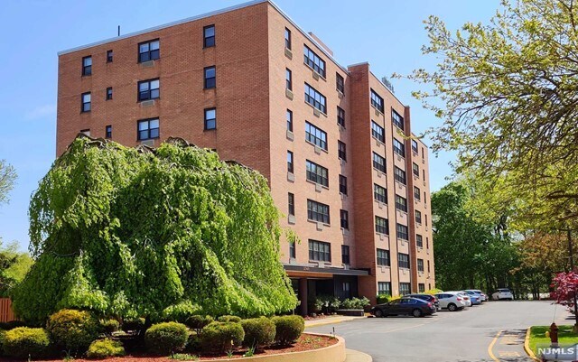 Foto principal - 2348 Linwood Ave