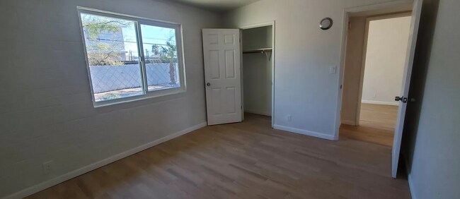 Foto del edificio - 2242 N Catalina Ave