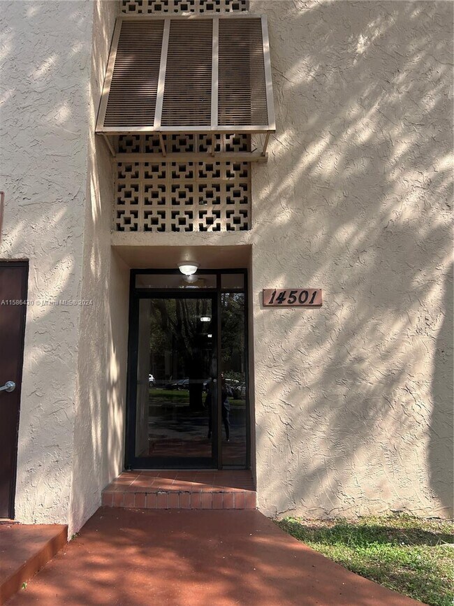 Building Photo - 14501 N Kendall Dr