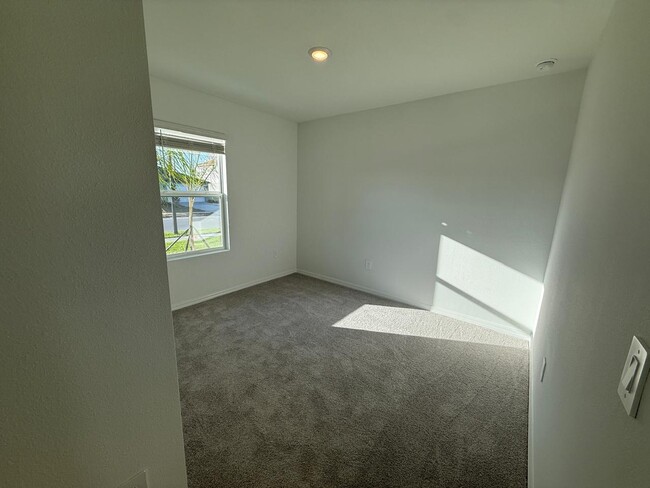 Building Photo - 2049 Albatross Nest Dr
