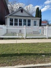 Building Photo - 407 Pond St